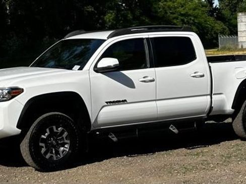Used 2021 Toyota Tacoma TRD Off-Road AWD/4WD image 5