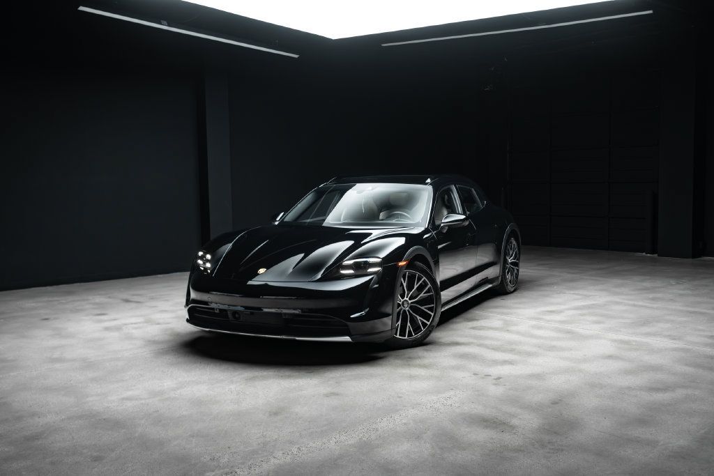 Used 2024 Porsche Taycan 4S w/ Premium Package AWD/4WD image 43