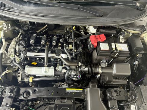 Used 2025 Nissan Versa SR FWD image 30