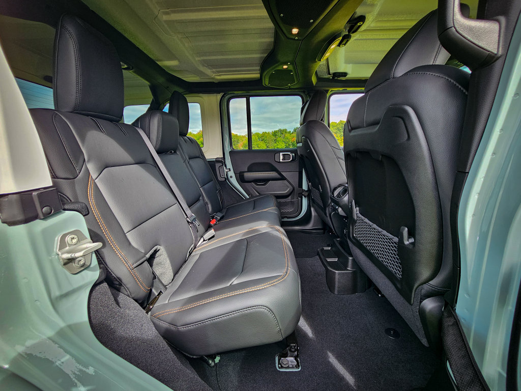 New 2027 Jeep Wrangler Unlimited Sahara AWD/4WD image 40