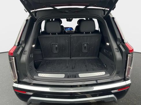 New 2026 Cadillac Vistiq Luxury w/ LPO, Floor Liner Package AWD/4WD image 5