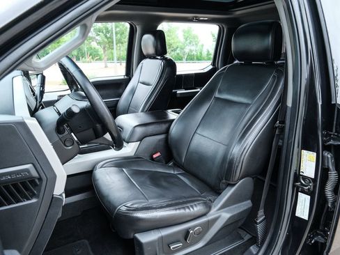 Used 2019 Ford F250 Lariat w/ Lariat Ultimate Package AWD/4WD image 38