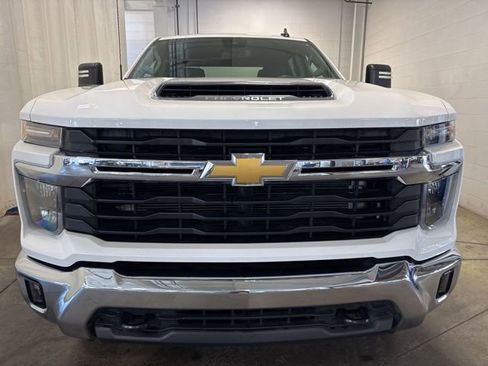 Used 2024 Chevrolet Silverado 2500 LT w/ Convenience Package AWD/4WD image 2