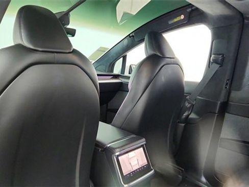 Used 2022 Tesla Model X image 29