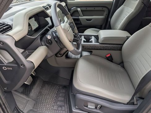 Certified 2025 Land Rover Defender 110 image 29