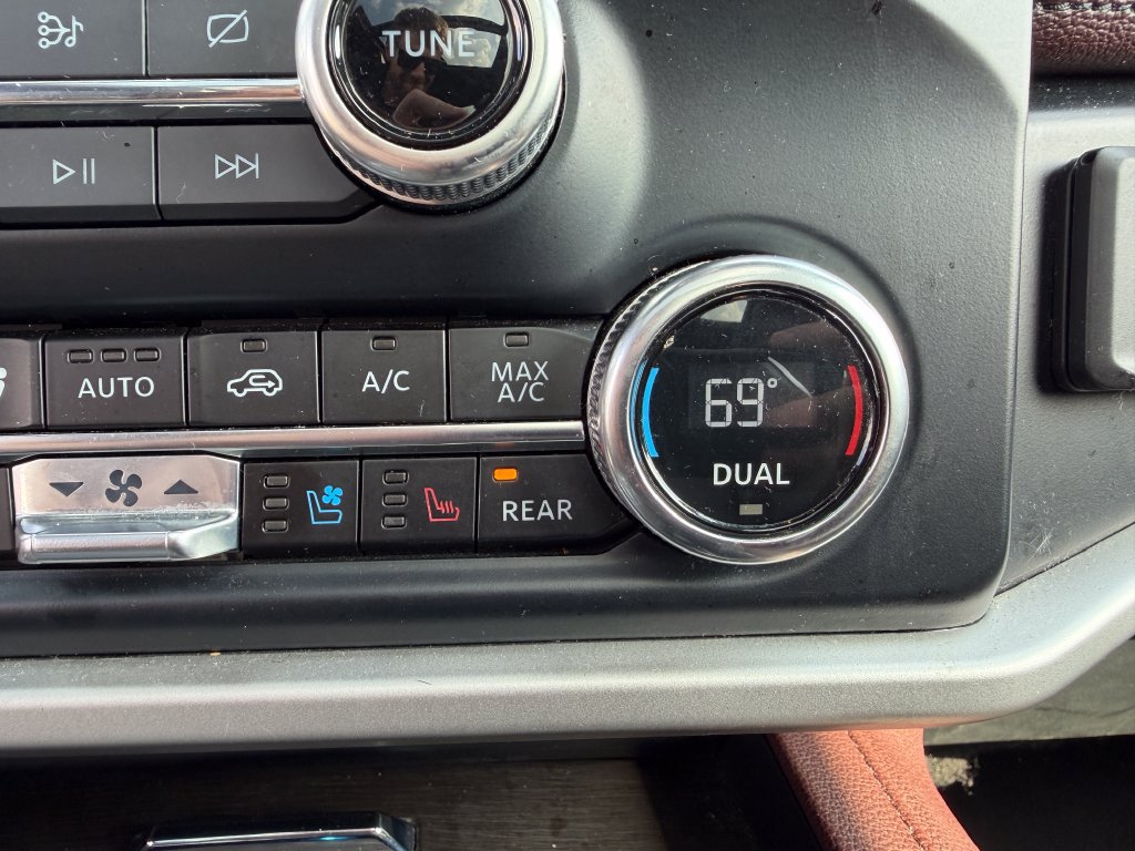 Used 2024 Ford Expedition Limited AWD/4WD image 10