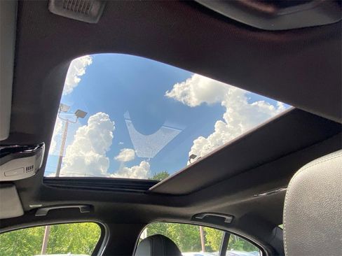 Used 2024 BMW 330i xDrive Sedan w/ Convenience Package image 24