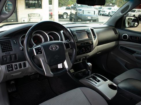 Used 2013 Toyota Tacoma PreRunner image 17