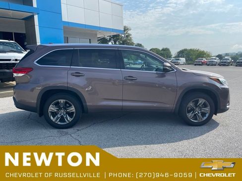 Used 2017 Toyota Highlander Limited Platinum AWD/4WD image 18