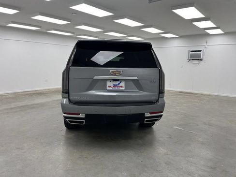 Used 2025 Cadillac Escalade Premium Luxury RWD image 4
