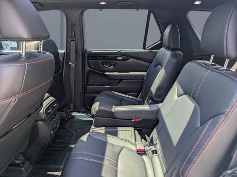 Used 2024 Honda Pilot TrailSport image 14