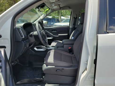 Used 2022 Nissan Frontier SV RWD image 16