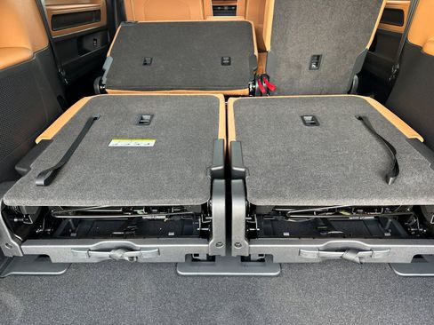 New 2025 Volkswagen ID. Buzz Pro S RWD image 15