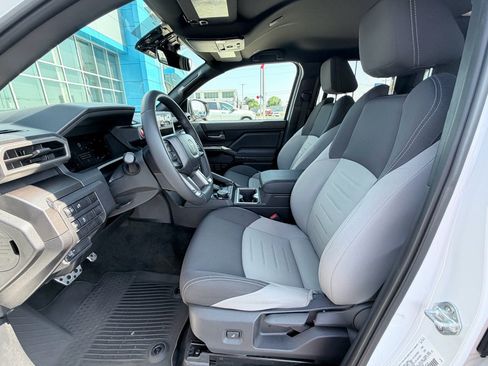 Used 2025 Toyota Tacoma TRD Sport AWD/4WD image 21