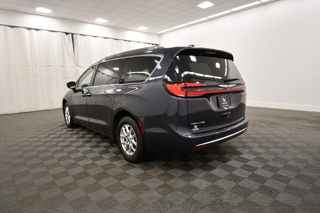Used 2021 Chrysler Pacifica Touring-L FWD image 5