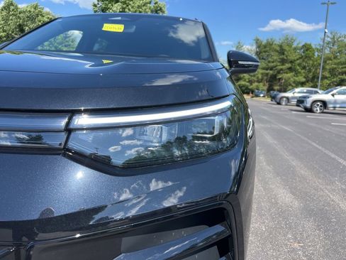 New 2026 Volkswagen Tiguan SE R-Line FWD image 9