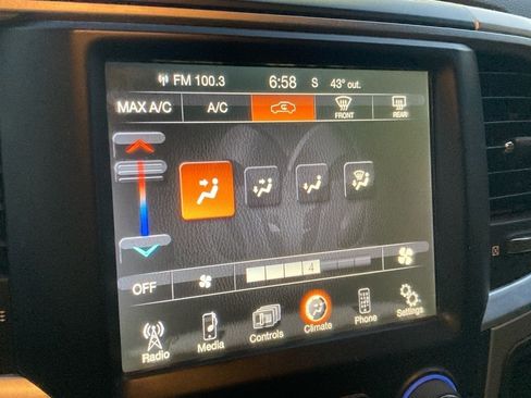 Used 2015 RAM 1500 Classic SLT w/ SLT Plus D￩cor Group image 22