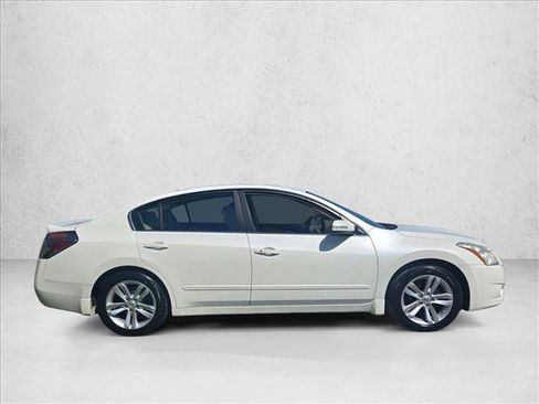 Used 2012 Nissan Altima 3.5 SR w/ Sport Pkg FWD image 8