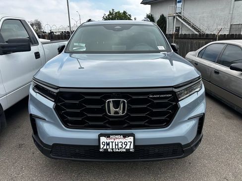 Used 2025 Honda Pilot Black Edition image 3