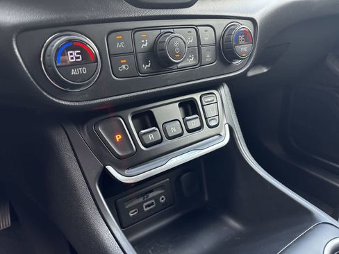 Used 2021 GMC Terrain SLT w/ Elevation Edition image 16