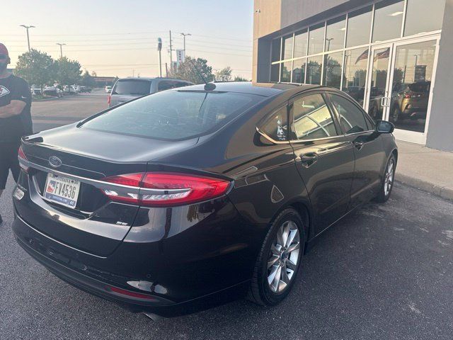 Used 2017 Ford Fusion SE w/ Fusion SE Technology Package FWD image 8