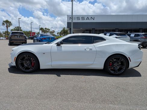 Used 2020 Chevrolet Camaro SS RWD image 7