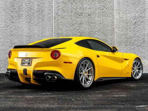Used 2014 Ferrari F12 Berlinetta RWD image 7