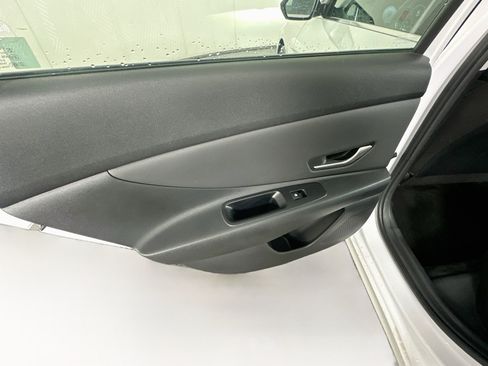 Used 2025 Hyundai Elantra SEL FWD image 27
