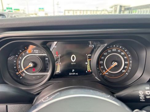 Used 2025 Jeep Wrangler Unlimited Sahara AWD/4WD image 14