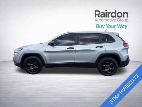 Used 2017 Jeep Cherokee Sport FWD image 4