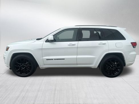 Used 2018 Jeep Grand Cherokee Altitude RWD image 4