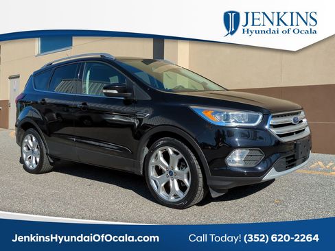 Used 2019 Ford Escape Titanium image 1