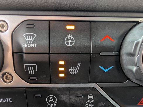 Used 2024 Jeep Wrangler Unlimited Rubicon w/ Convenience Group image 30