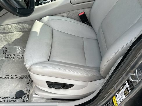 Used 2012 BMW 550i Gran Turismo xDrive AWD/4WD image 21