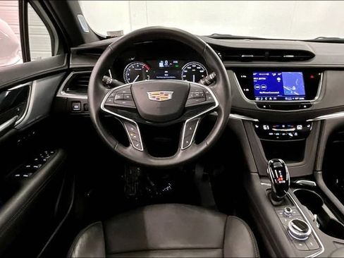Used 2025 Cadillac XT5 Premium Luxury FWD image 6