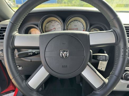 Used 2010 Dodge Challenger SE RWD image 9