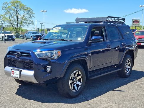 Used 2023 Toyota 4Runner TRD Off-Road Premium w/ Off Road Premium Plus Package AWD/4WD image 3