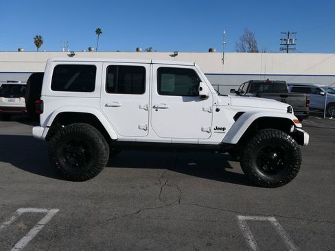 Used 2020 Jeep Wrangler Unlimited Sahara image 3