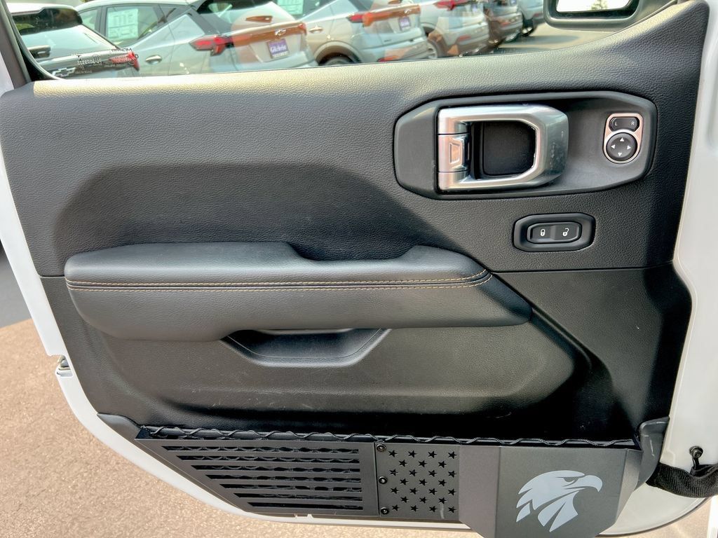 Used 2023 Jeep Gladiator Overland AWD/4WD image 19