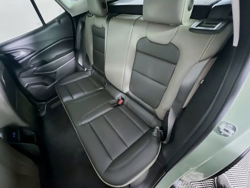 Used 2025 Chevrolet Trax ACTIV w/ Sunroof Package image 24