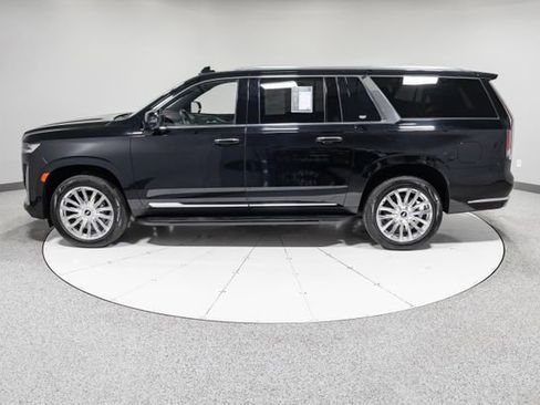 Used 2023 Cadillac Escalade ESV Premium Luxury image 37