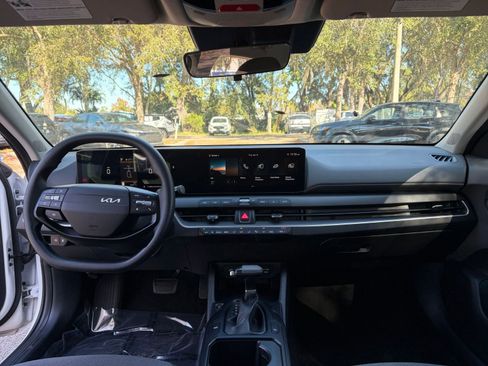 Used 2025 Kia K4 LXS image 27