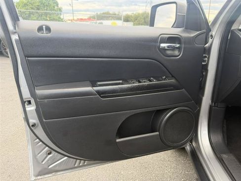 Used 2015 Jeep Patriot High Altitude FWD image 13