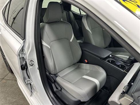 Used 2025 Toyota Camry SE image 27