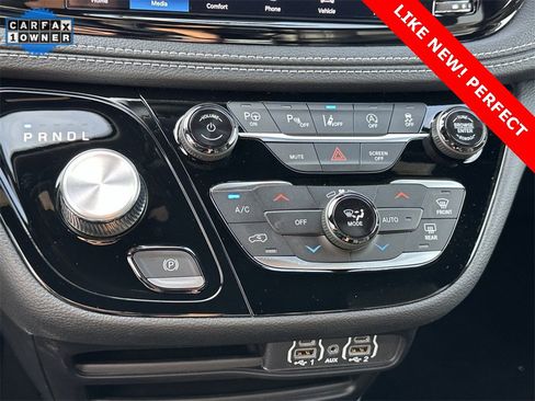 Used 2025 Chrysler Pacifica Select image 23