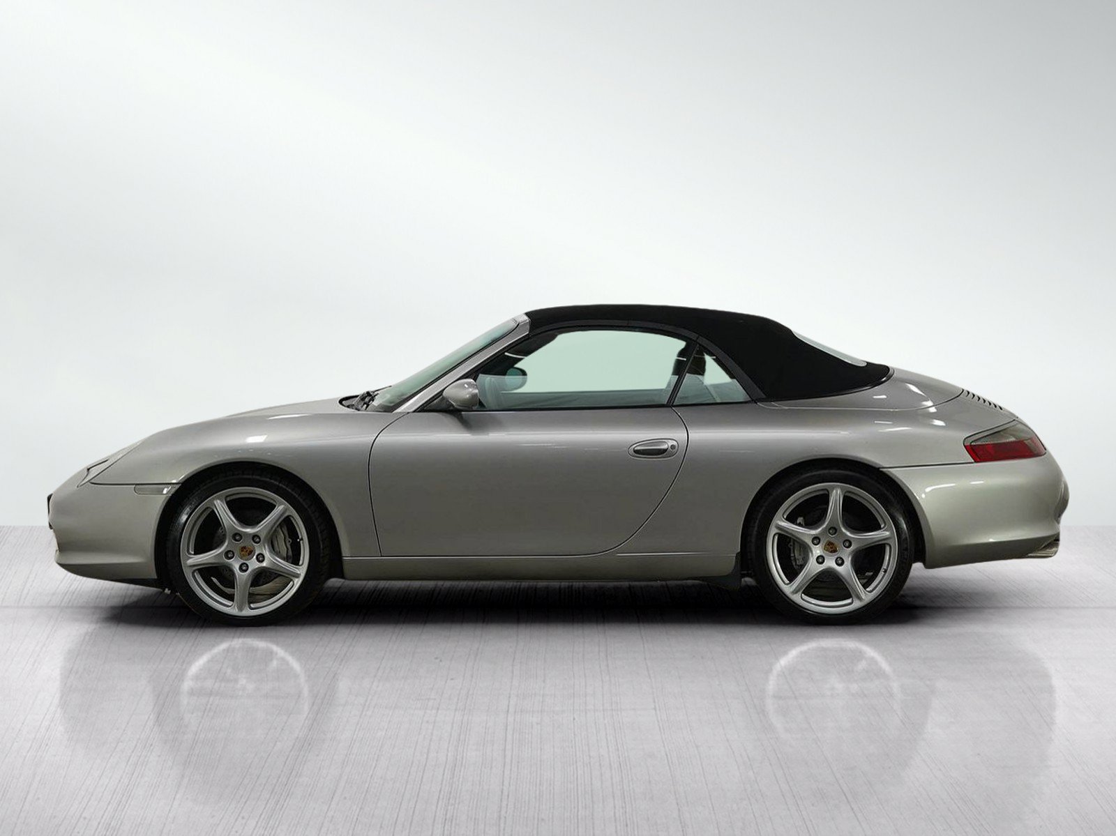 Used 2003 Porsche 911 Carrera 4 AWD/4WD image 2