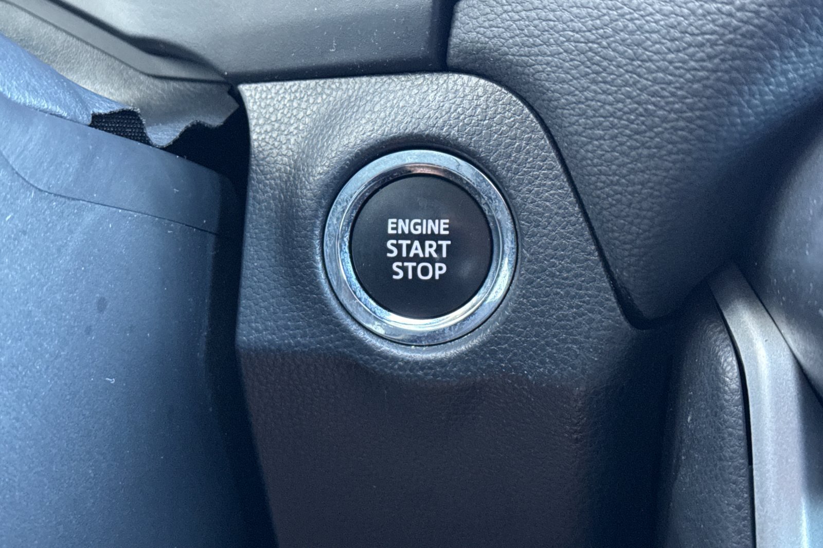 Certified 2025 Toyota RAV4 XLE FWD image 22
