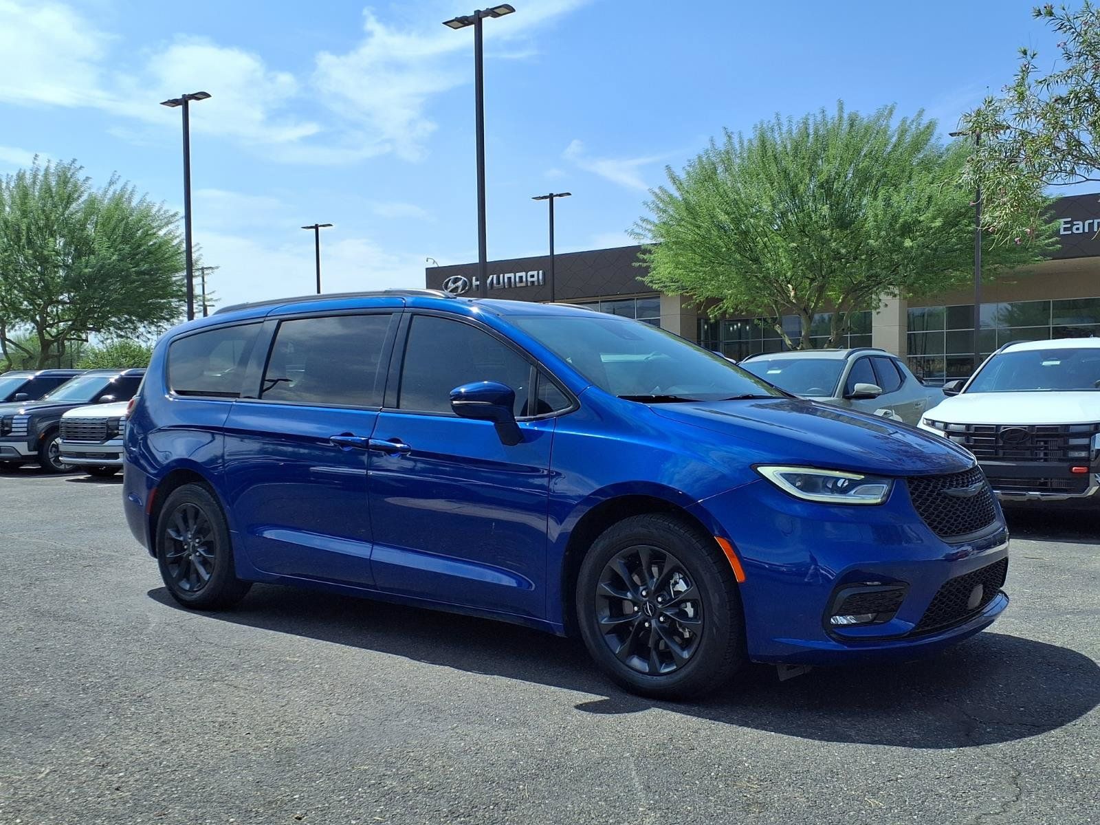 Used 2021 Chrysler Pacifica Touring w/ S Appearance Package FWD image 8