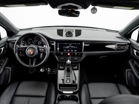 Used 2025 Porsche Macan image 21