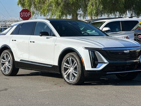 Used 2026 Cadillac Lyriq Luxury RWD image 1